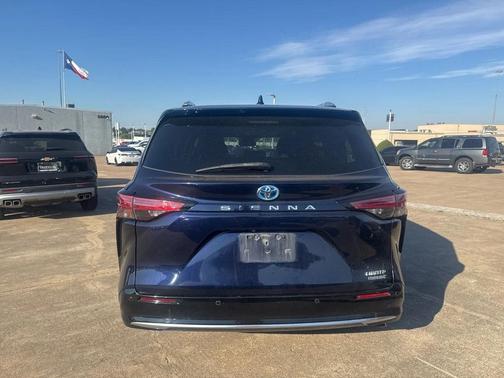 2021 Toyota Sienna Limited 7-Passenger