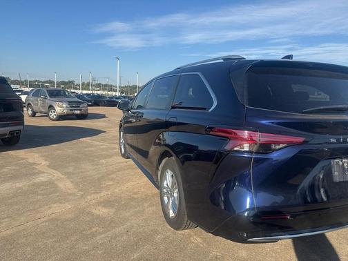 2021 Toyota Sienna Limited 7-Passenger