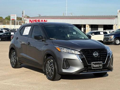 Gun Metallic 2023 Nissan Kicks S