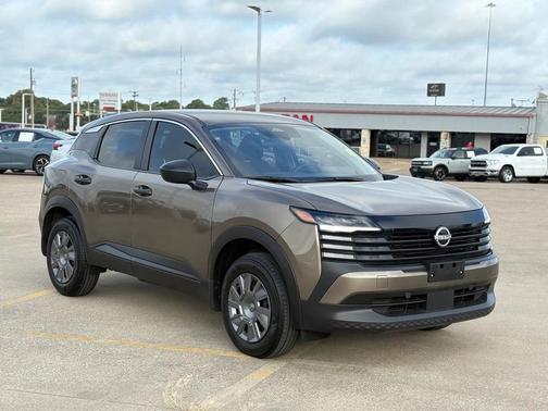 2025 Nissan Kicks S
