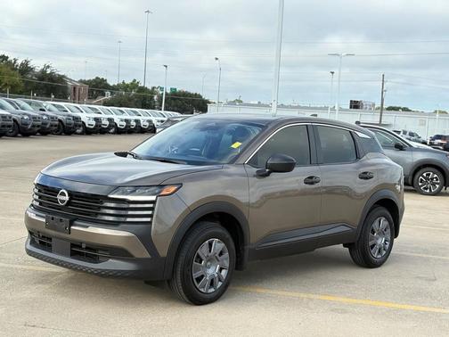 2025 Nissan Kicks S