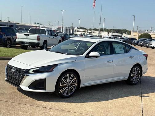 2025 Nissan Altima SL FWD