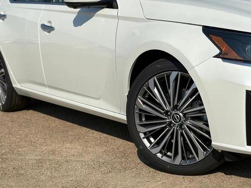 2025 Nissan Altima SL FWD