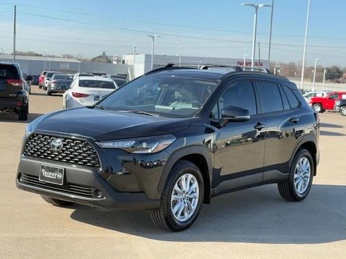 2025 Toyota Corolla Cross LE