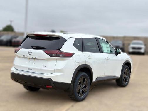 Everest White Pearl Tricoat 2026 Nissan Rogue SV