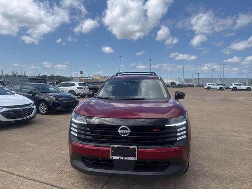 Scarlet 2026 Nissan Kicks SR