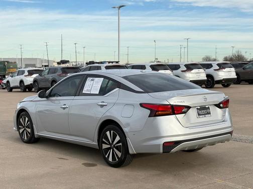 2022 Nissan Altima 2.5 SV