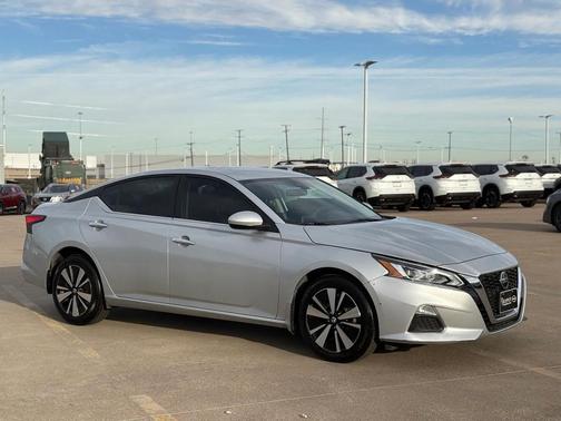 2022 Nissan Altima 2.5 SV