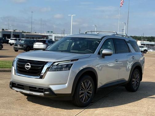2025 Nissan Pathfinder SL FWD