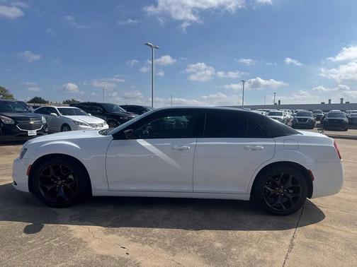 2022 Chrysler 300 Touring