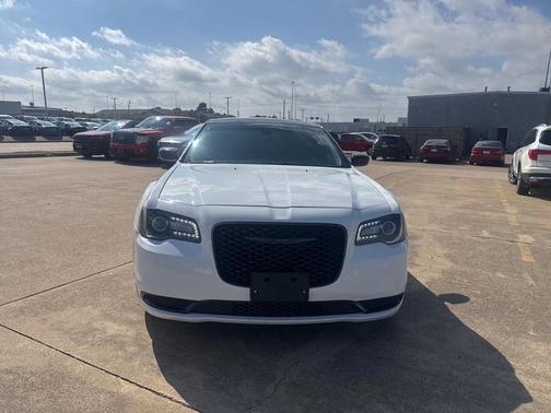2022 Chrysler 300 Touring