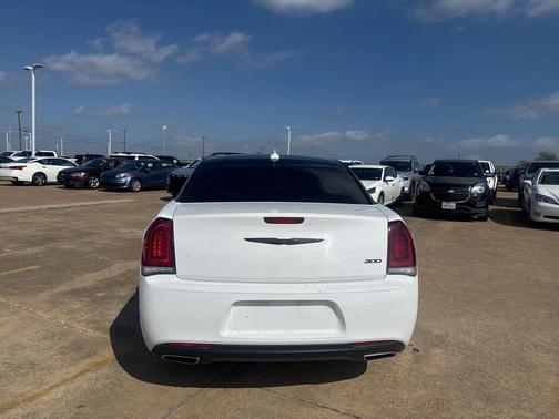 2022 Chrysler 300 Touring