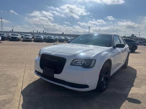 2022 Chrysler 300 Touring