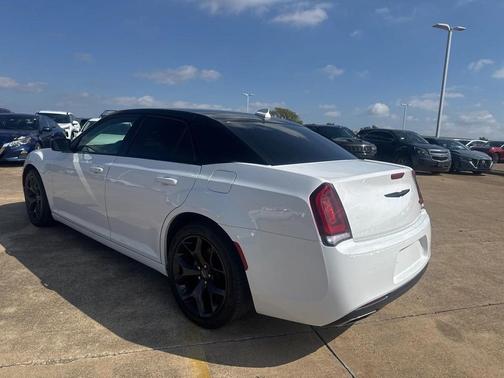 2022 Chrysler 300 Touring