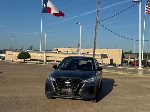 Gun Metallic 2024 Nissan Kicks S