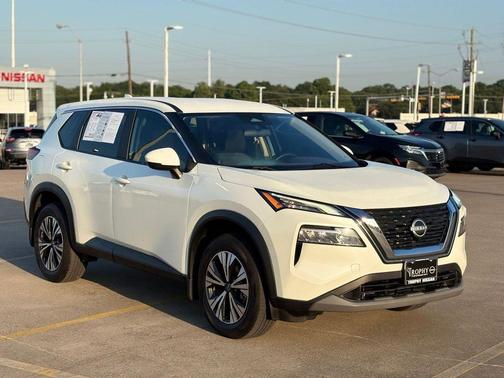 Pearl White Tricoat 2023 Nissan Rogue SV