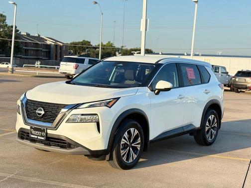 Pearl White Tricoat 2023 Nissan Rogue SV