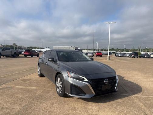 Gun Metallic 2025 Nissan Altima S FWD