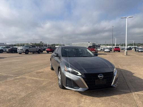 Gun Metallic 2025 Nissan Altima S FWD