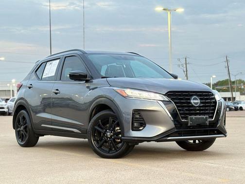 2022 Nissan Kicks SR