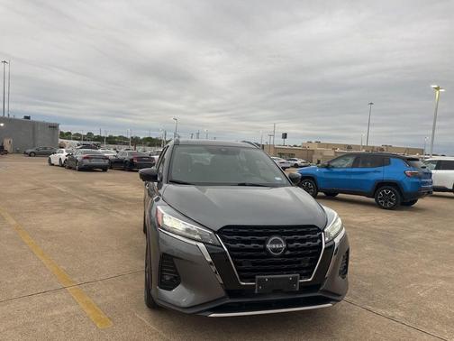 2022 Nissan Kicks SR