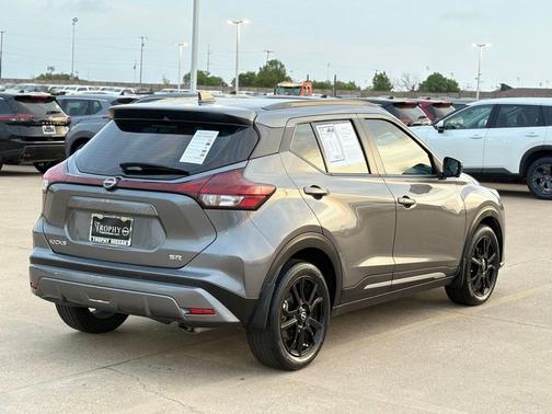 2022 Nissan Kicks SR