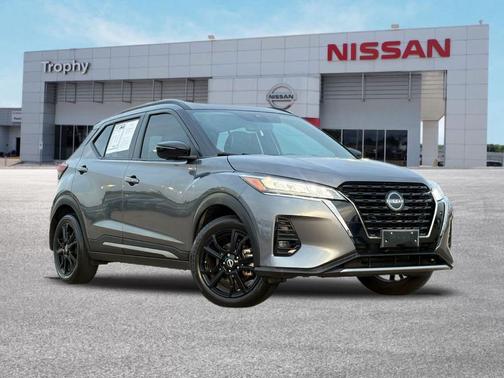 2022 Nissan Kicks SR