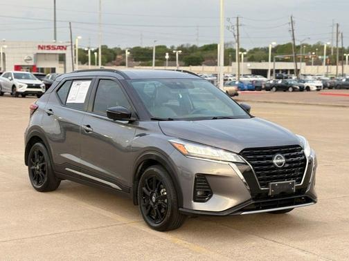 2022 Nissan Kicks SR