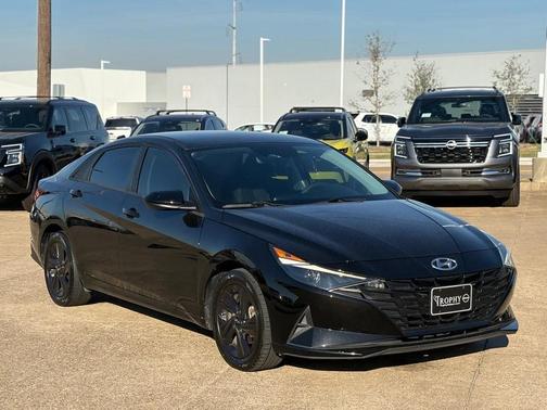 2023 Hyundai ELANTRA SEL
