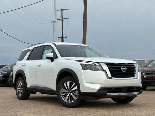 2025 Nissan Pathfinder SL FWD