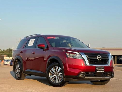 2022 Nissan Pathfinder SL 2WD