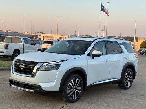 2025 Nissan Pathfinder Platinum 4WD