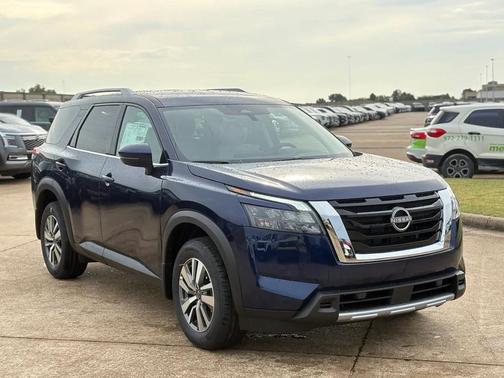 2025 Nissan Pathfinder SL FWD