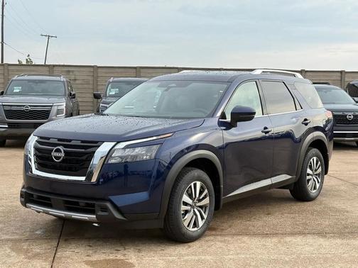 2025 Nissan Pathfinder SL FWD