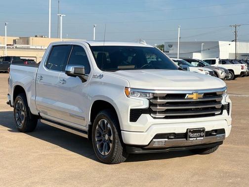 Iridescent Pearl Tricoat 2023 Chevrolet Silverado 1500 High Country