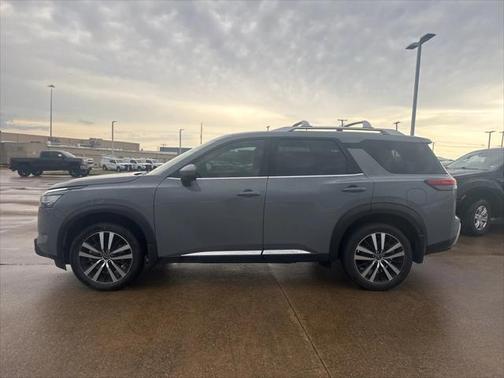 2024 Nissan Pathfinder Platinum FWD