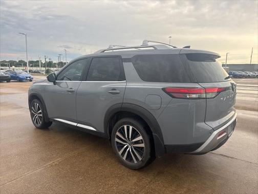 2024 Nissan Pathfinder Platinum FWD