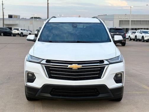 Summit White 2023 Chevrolet Traverse LT Leather