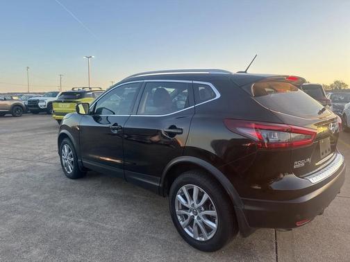 2022 Nissan Rogue Sport SV