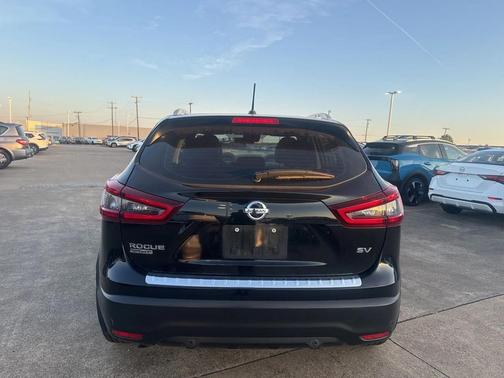 2022 Nissan Rogue Sport SV