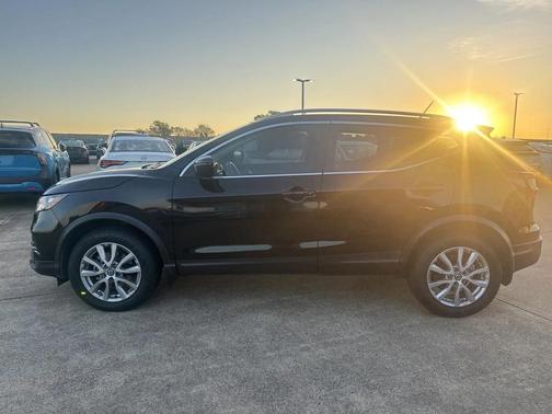 2022 Nissan Rogue Sport SV