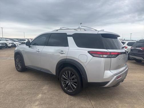 2022 Nissan Pathfinder SL 2WD