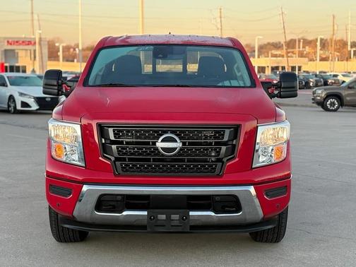 2024 Nissan Titan SV