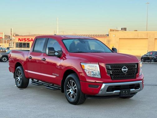 2024 Nissan Titan SV