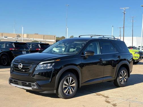 2025 Nissan Pathfinder SL FWD