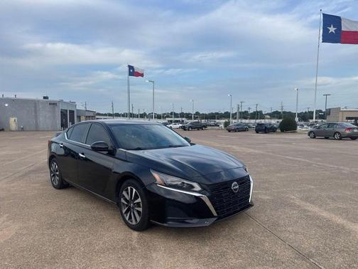 Super Black 2023 Nissan Altima 2.5 SV