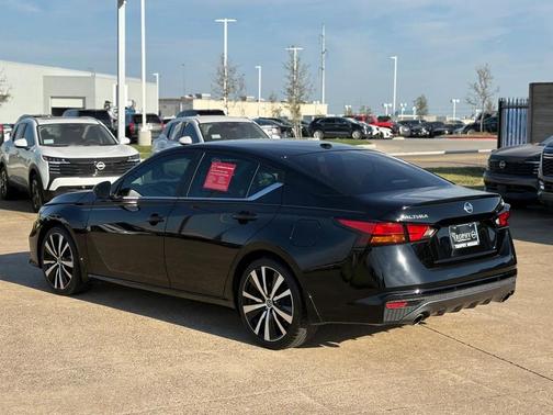 2020 Nissan Altima SR FWD