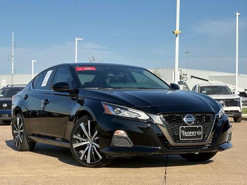 2020 Nissan Altima SR FWD