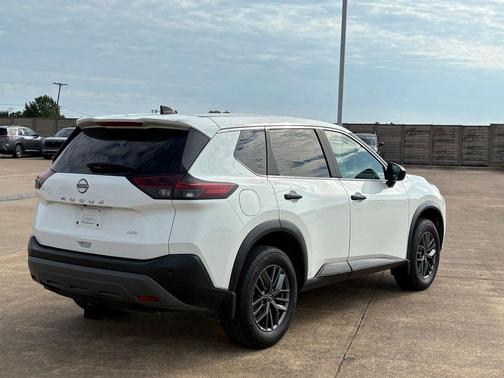 Glacier White 2023 Nissan Rogue S