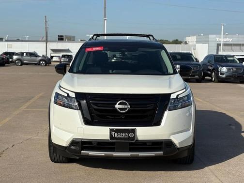 2023 Nissan Pathfinder SL FWD